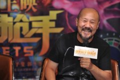 《快手枪手快枪手》成都路演 腾格尔卖萌吃火锅 《快手枪手快枪手》成都路演 腾格尔卖萌吃火锅